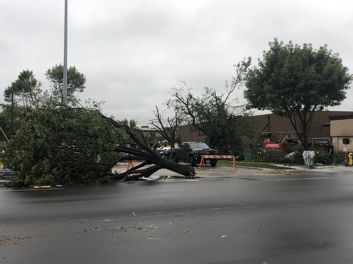 Damage to advance auto parts on 41st street Sioux Falls Tornado